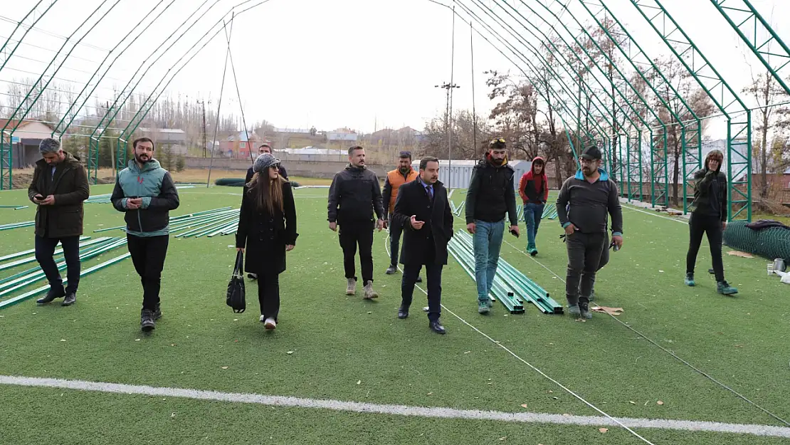 Muradiye Belediyesi'nden okullara futbol sahası