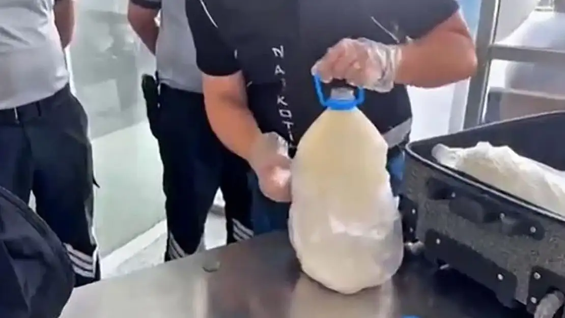 Süt şişesi içinde uyuşturucu gele geçirildi