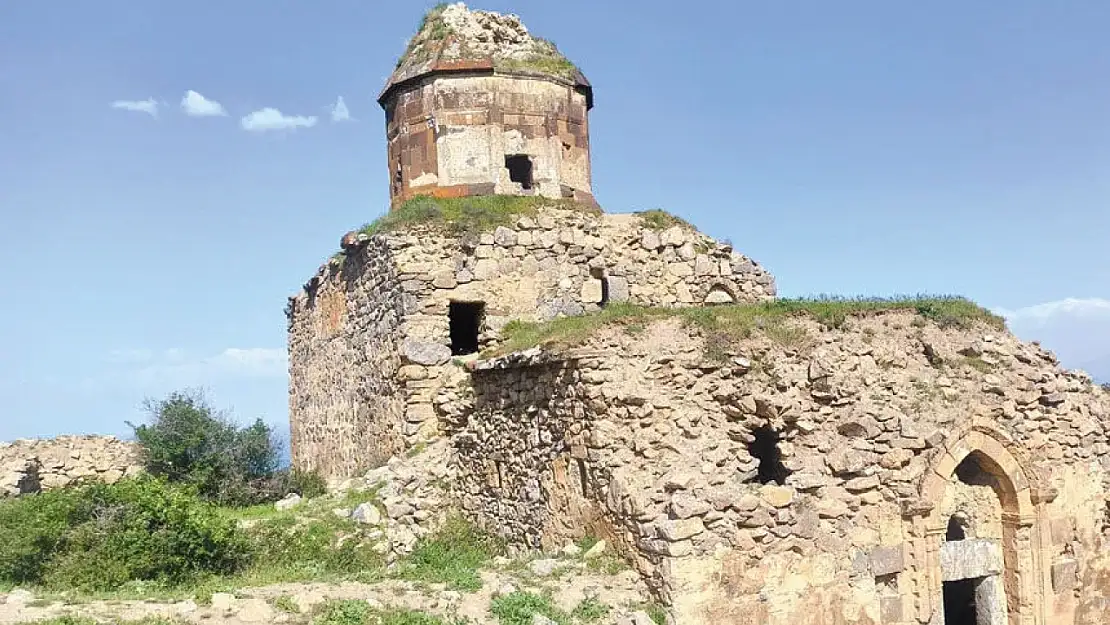 Tarihi Manastır kaderine terk edildi