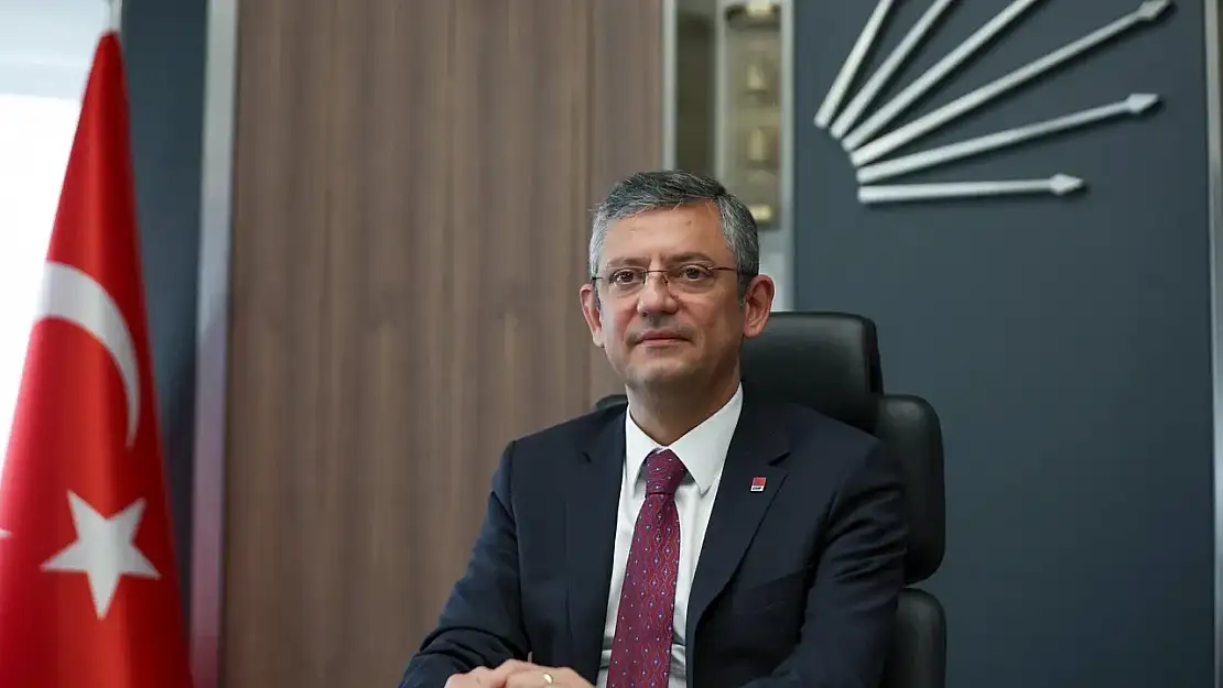 Van'a gelen Özgür Özel'den ayağının tozuyla ilk açıklama!