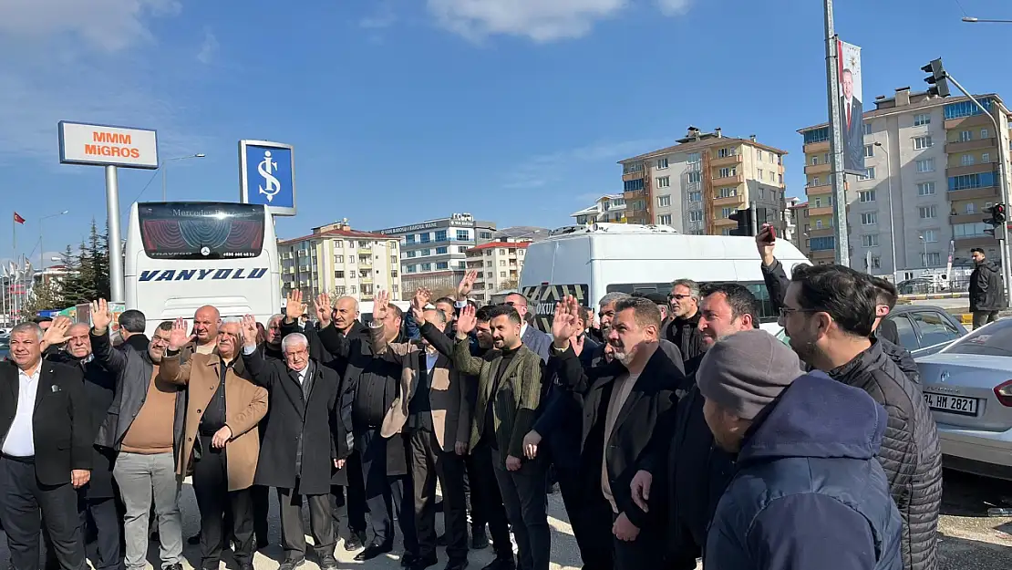 Van AK Parti Gençliği büyük kongre için Ankara'ya uğurlandı