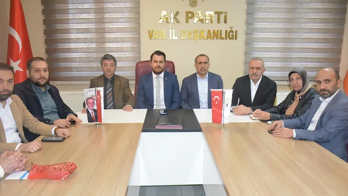 Van AK Parti yönetiminde yüzler asık!