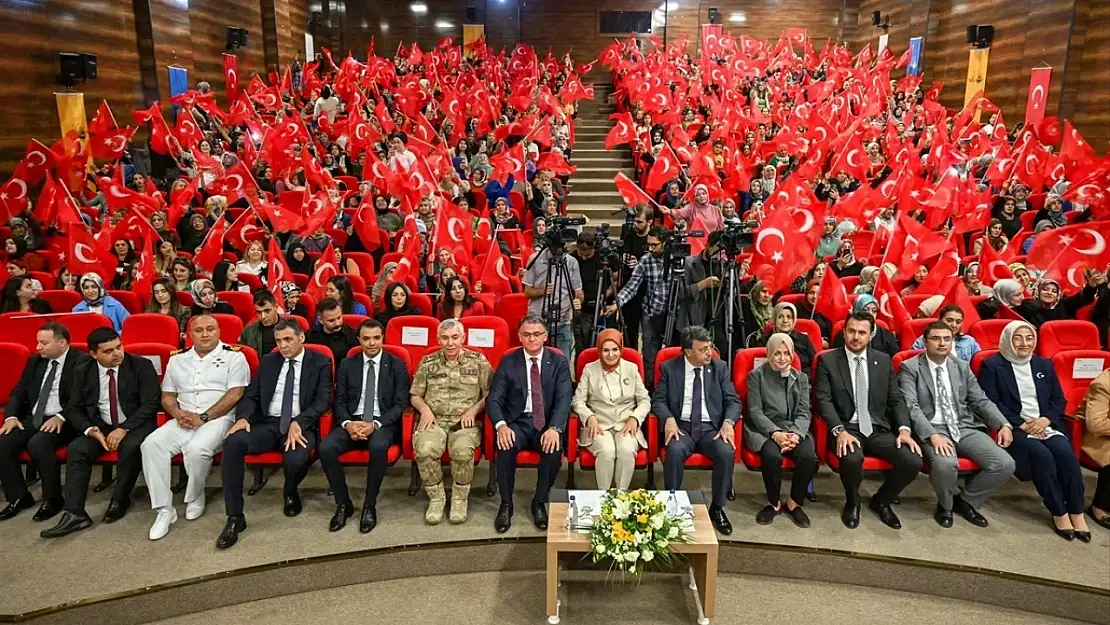 Van'da 100 Aile Destek Merkezi'nin açılışını gerçekleştirdi