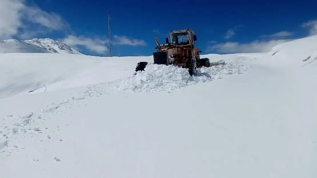 Van'da 11 mahalle ve mezranın yolu kar ve tipi nedeniyle kapandı