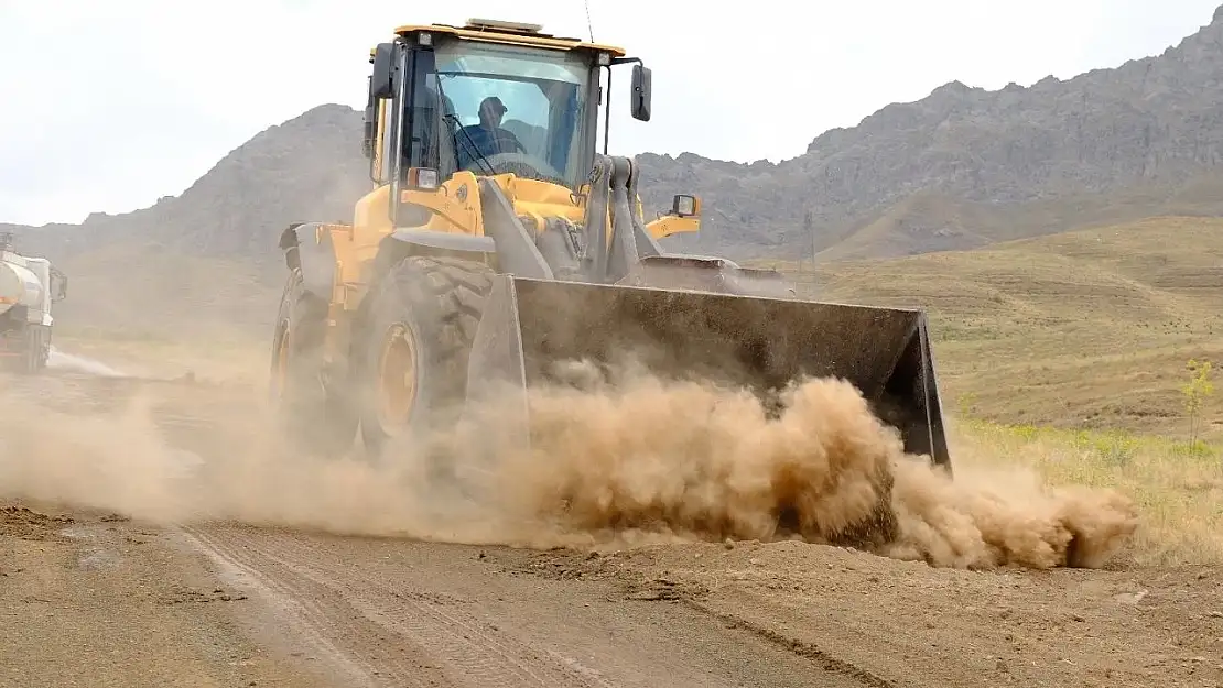Van'da 2 kilometrelik yeni yol çalışması yapıldı