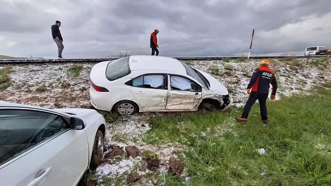 Van'da aynı yerde peş peşe trafik kazaları meydana geldi!