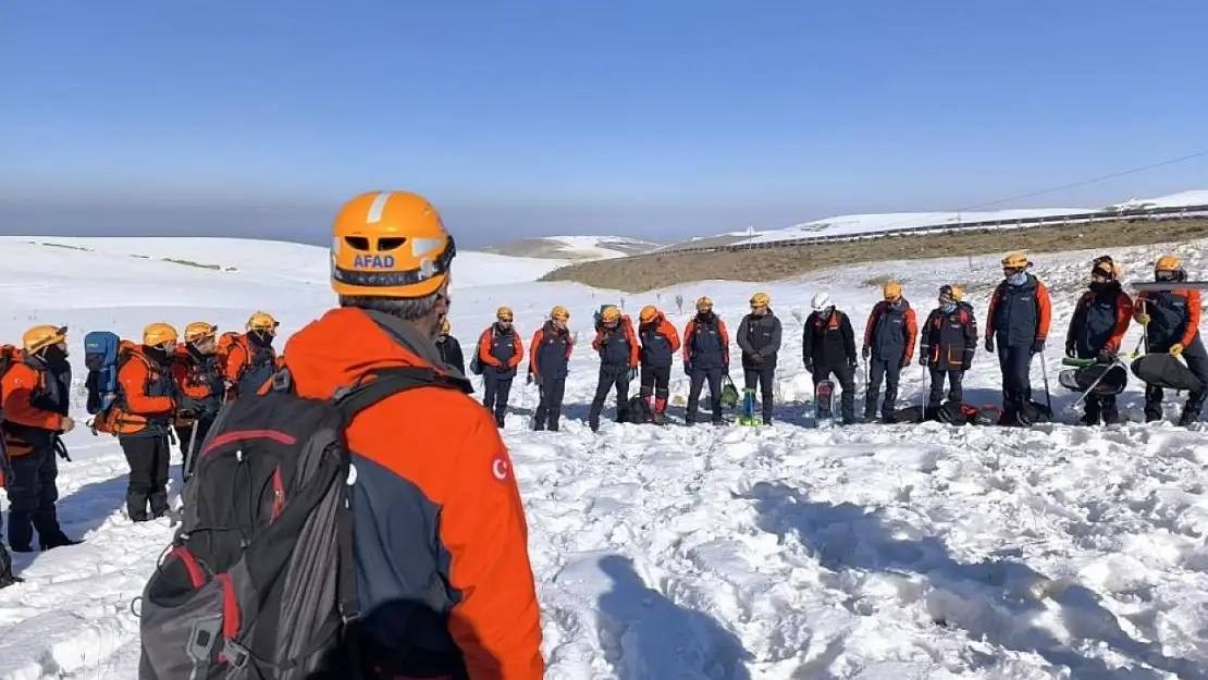 Van'da 'çığ altında arama kurtarma' tatbikatı yapıldı