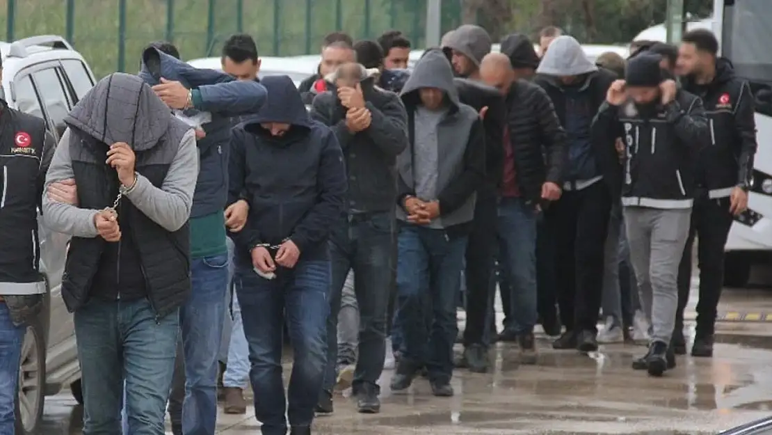 Van'da çok sayıda kişi tutuklandı