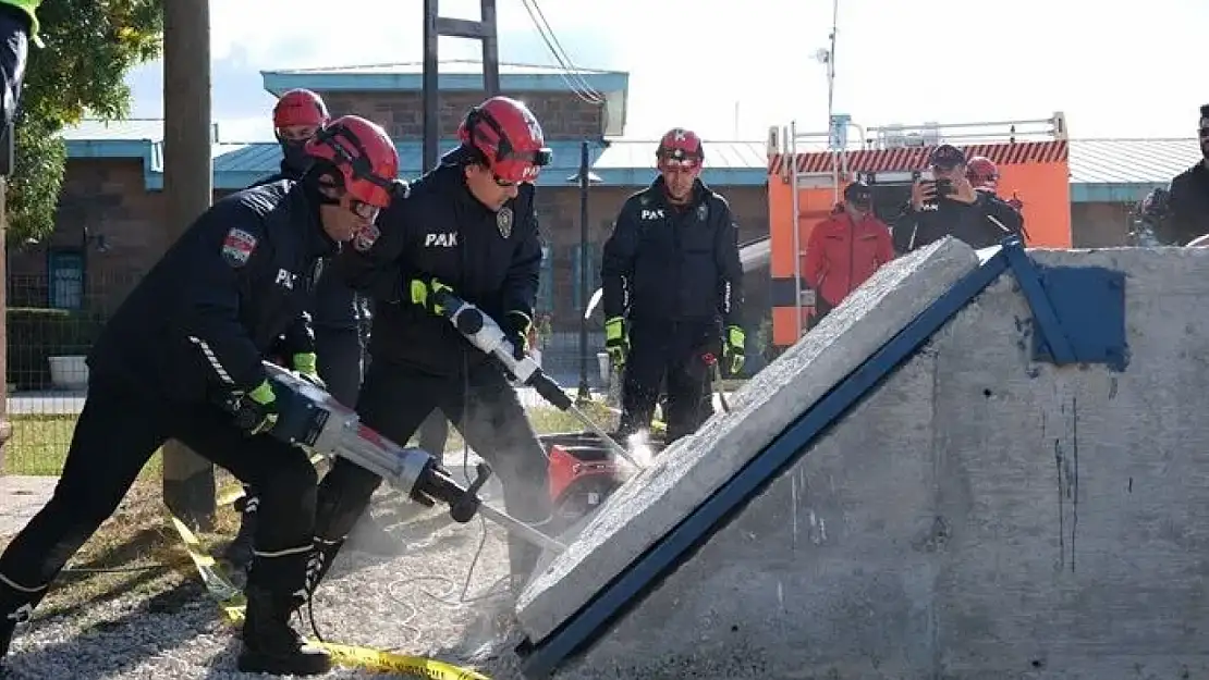 Van'da deprem anma etkinliği ve arama kurtarma tatbikatı düzenlendi!