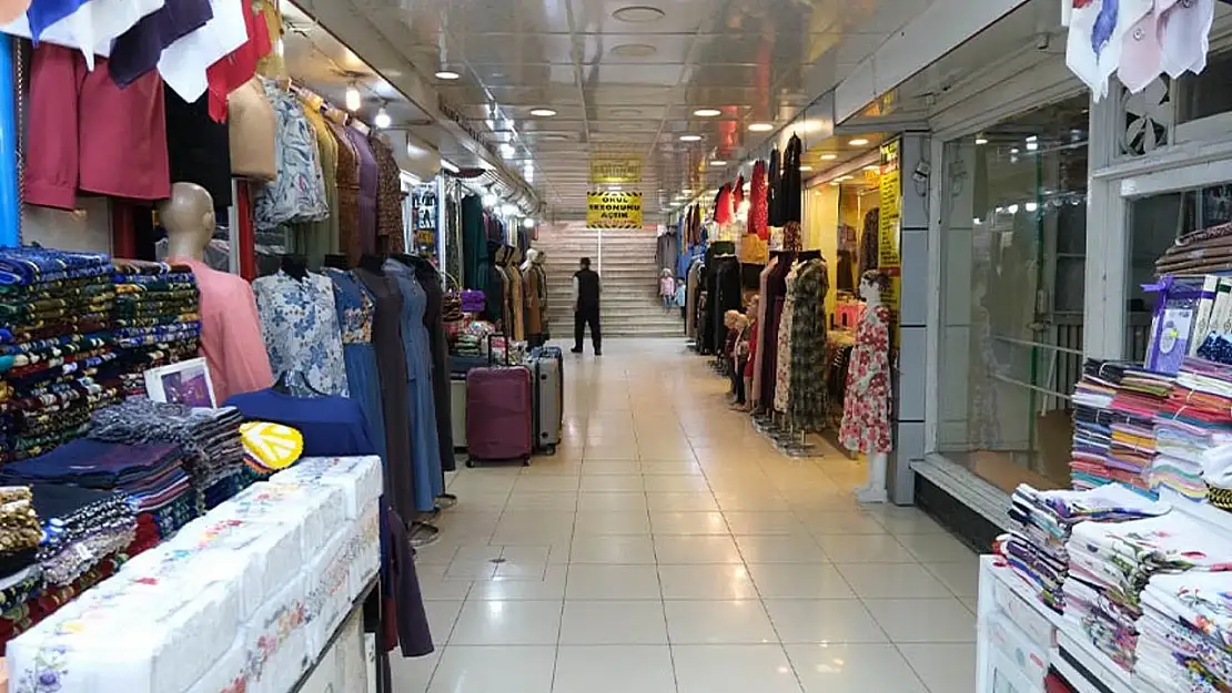 Van'da esnaflar o pasajı boşaltıyor!