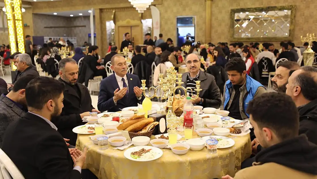 Van'da gençler iftar programında bir araya geldi