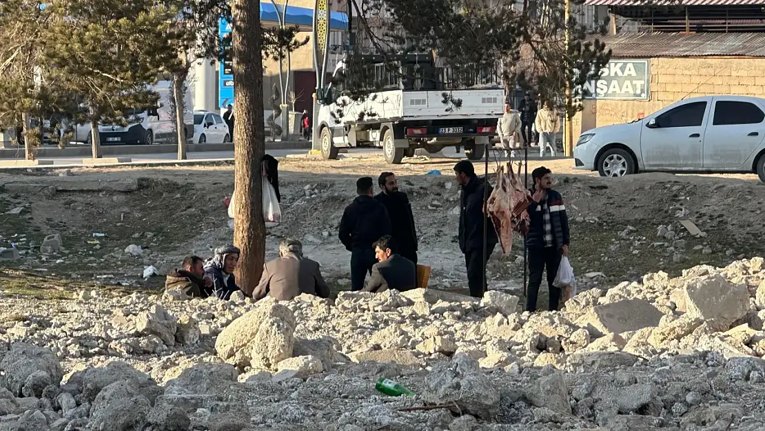 Van'da halk sağlığını yok sayan skandal görüntüler!