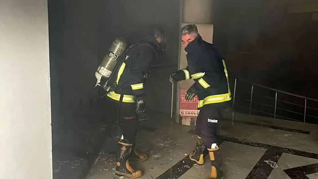 Van'da iş merkezinde korkutan yangın