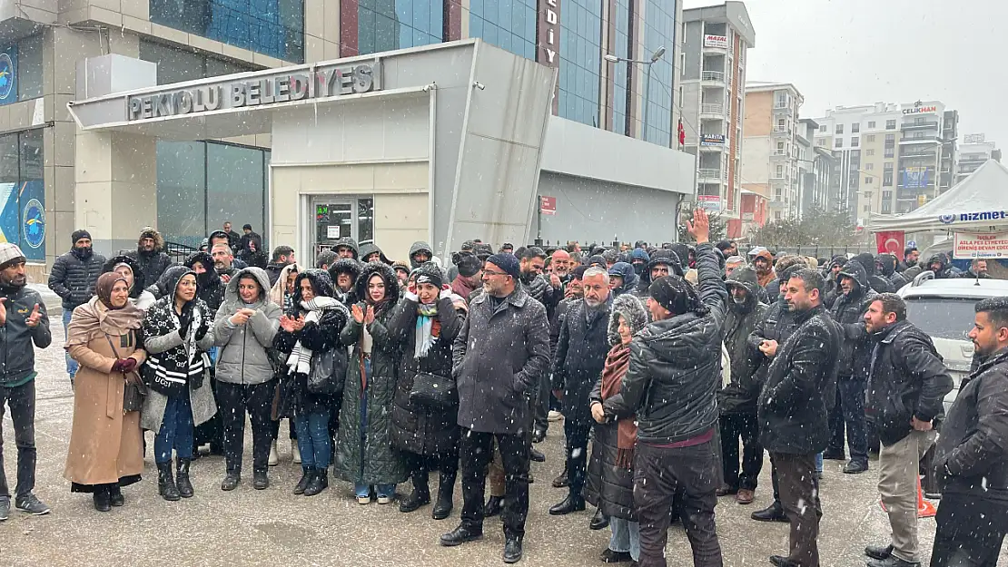 Van'da işten çıkarılan işçilerin emek nöbeti 307'nci gününde!