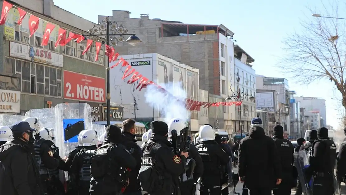 Van'da kayyum gerginliği! 219 kişi gözaltına alındı!