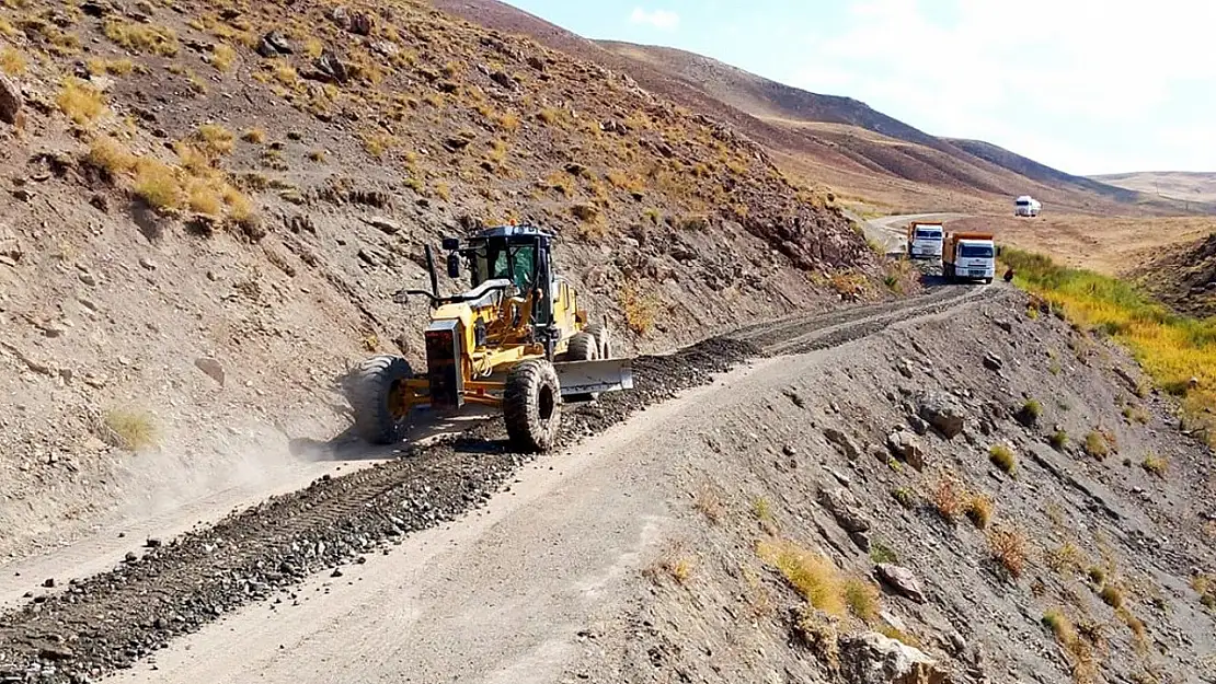 Van'da kırsal yolların altyapısı güçleniyor