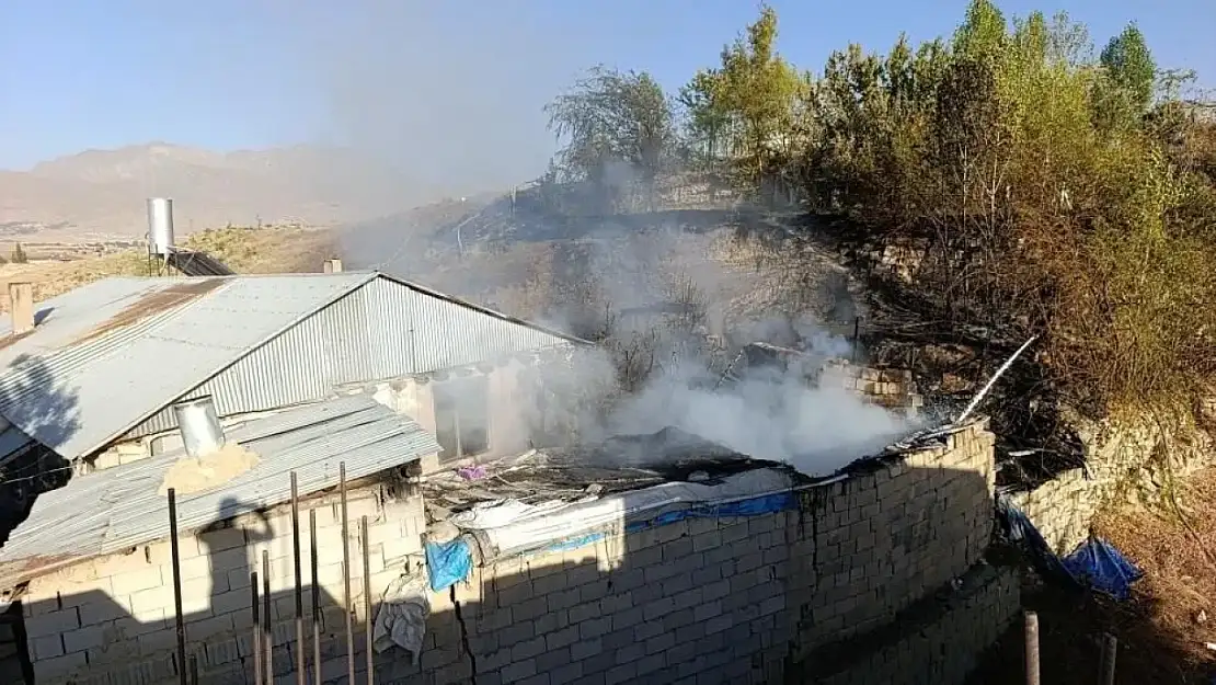 Van'da kömürlük alev alev yandı