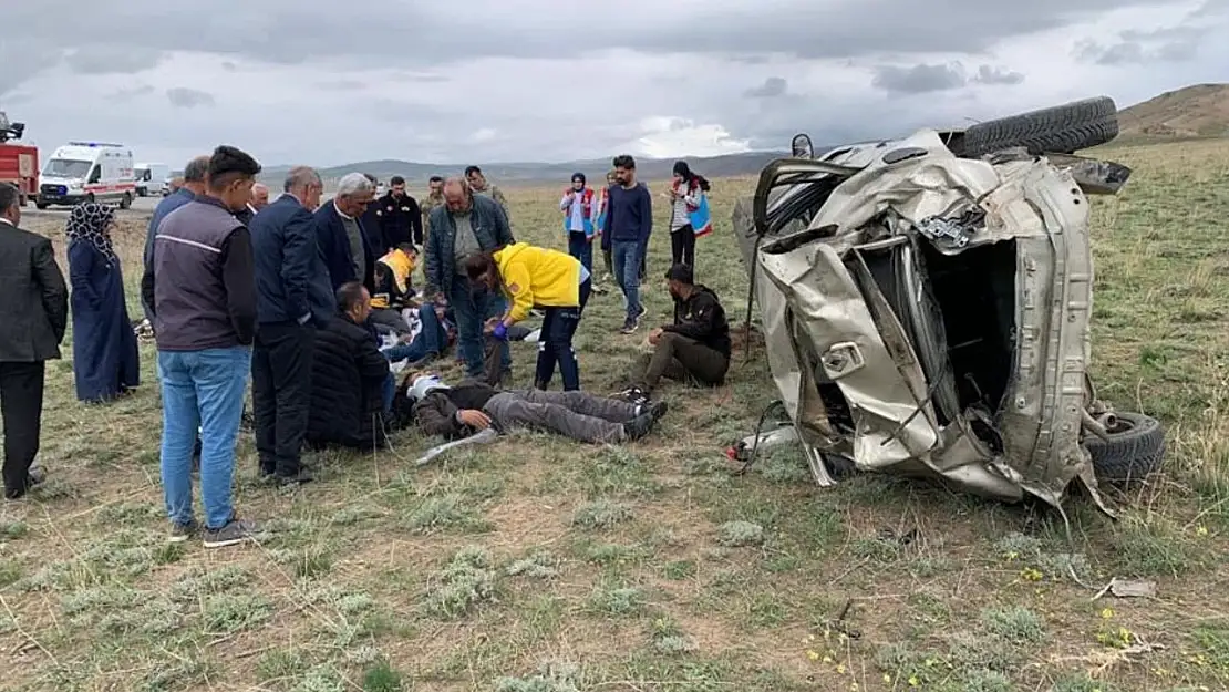 Van'da kontrolden çıkan otomobil takla attı
