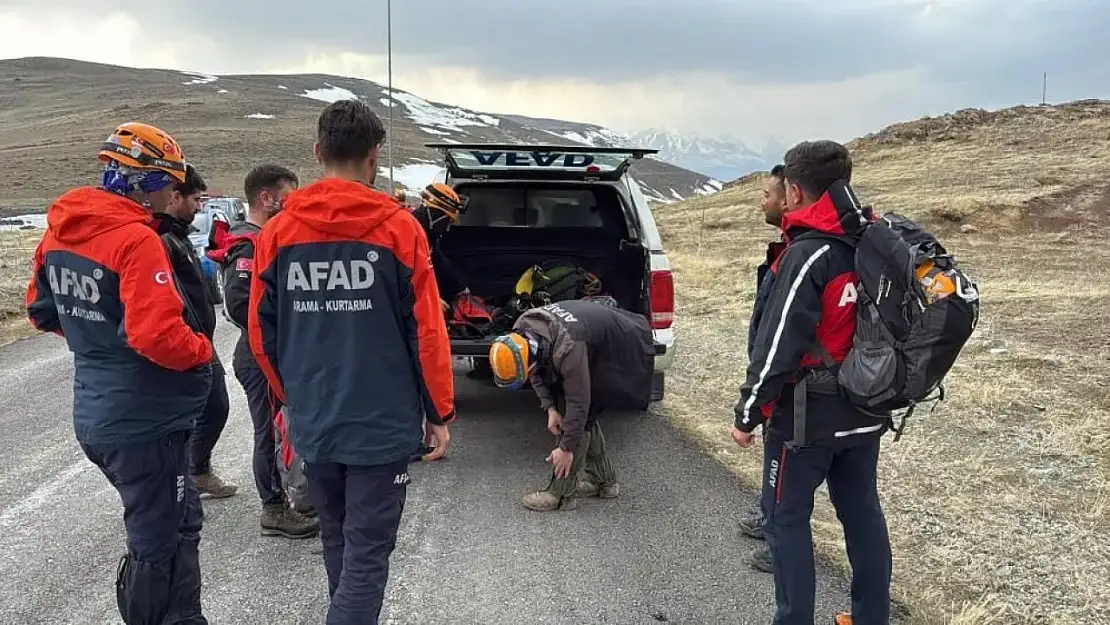 Van'da mahsur kalan dağcılar kurtarıldı