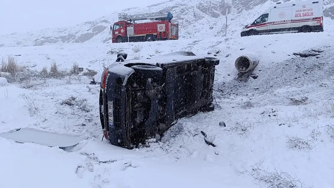 Van'da minibüs şarampole yuvarlandı: 4 yaralı