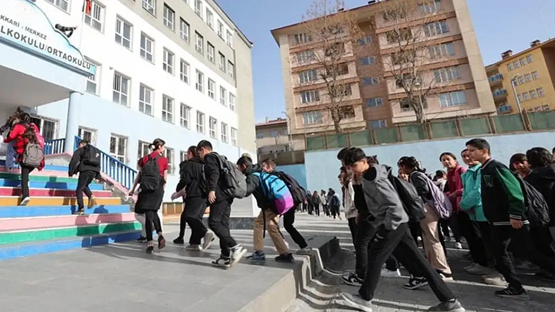 Van'da okul kıyafetlerine yeni düzenleme