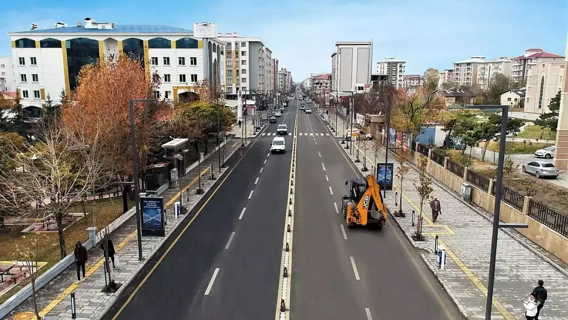 Van'da onlarca cadde trafiğe kapatıldı!