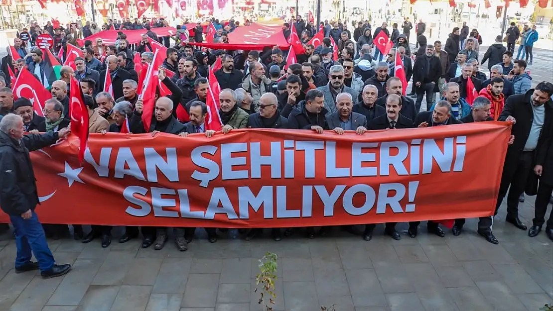 Van'da 'şehitleri anma' yürüyüşü düzenlendi