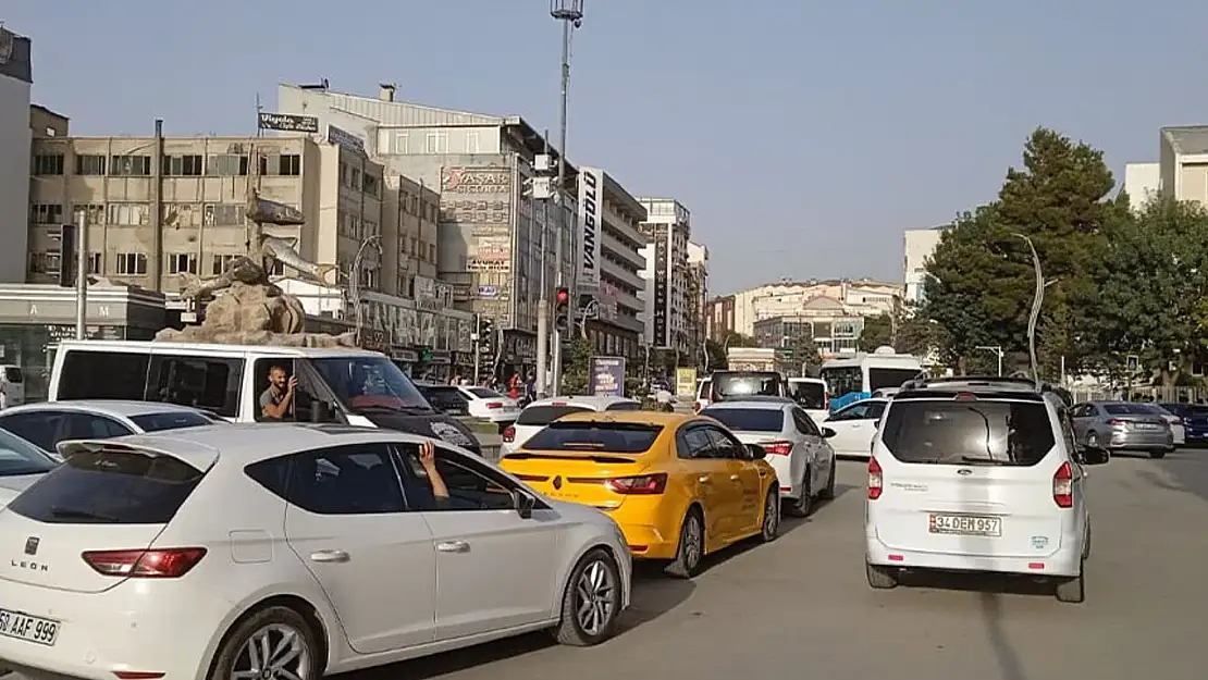Van'da trafik sorunu devam ediyor! Vatandaşlar çözüm bekliyor