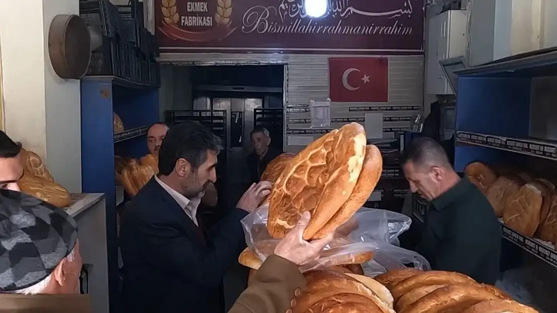 Van'da ucuza ekmek satan fırıncıya tepki gösterdiler