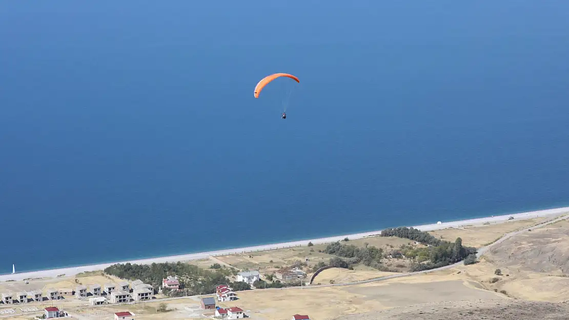 Van'da yamaç paraşütü ve paramotor şampiyonası başladı