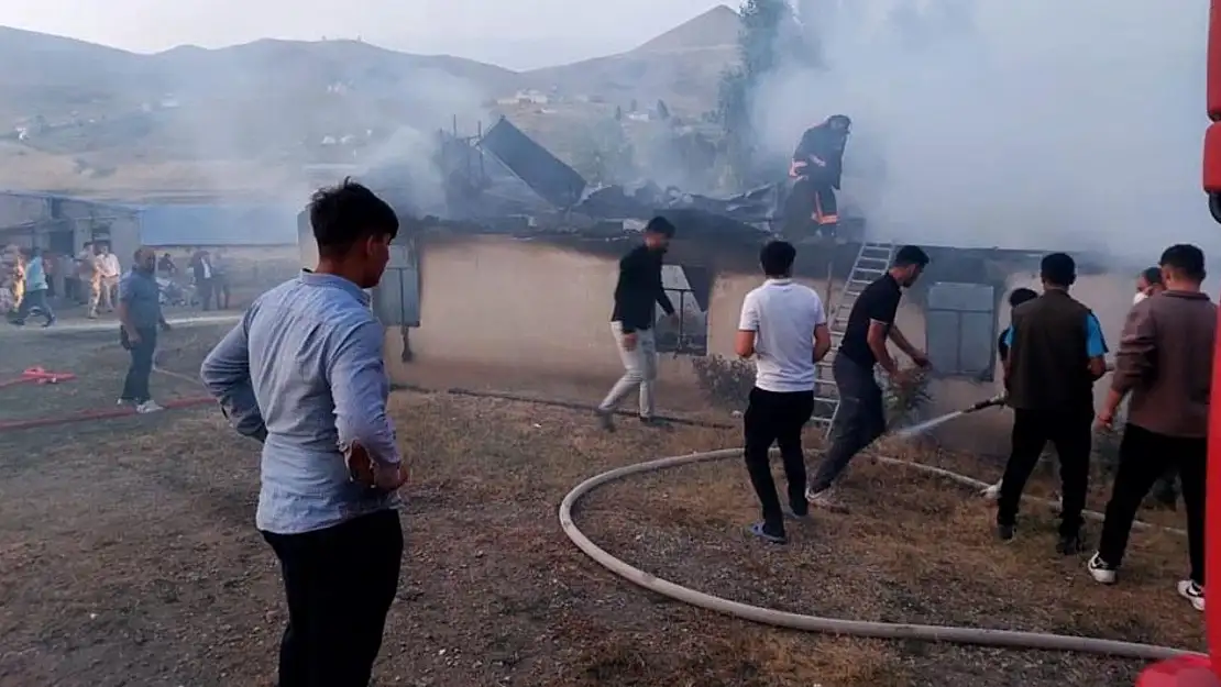 Van'da yangın maddi hasara yol açtı