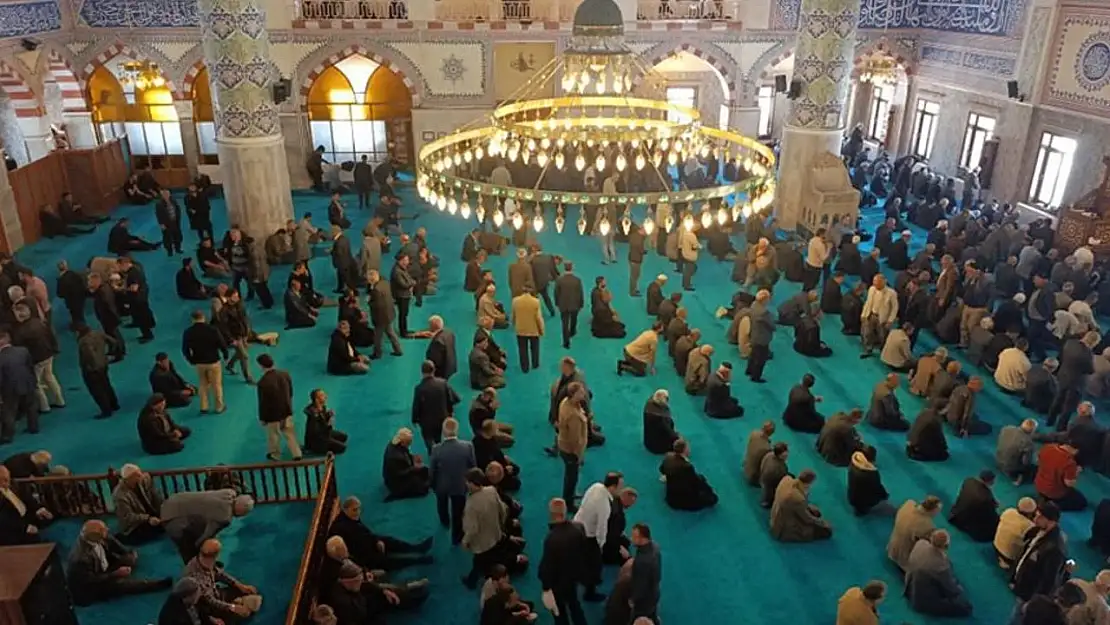 Van'da yarım asırlık camide son cuma namazı kılındı