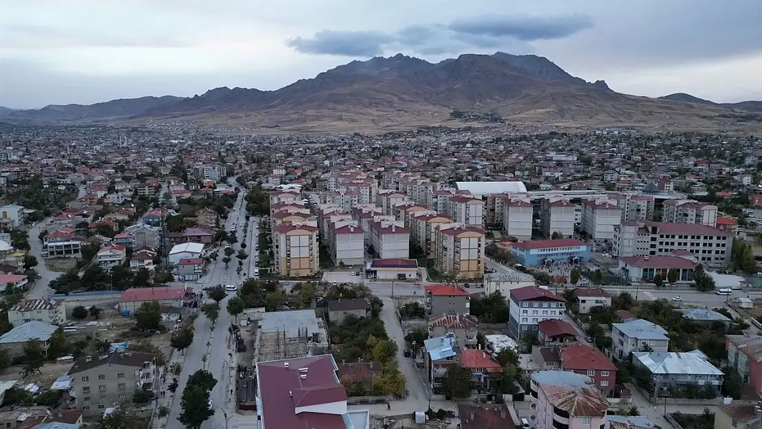 Van'da yıkılmayı bekleyen ağır ve orta hasarlı bina sayısı belli oldu!