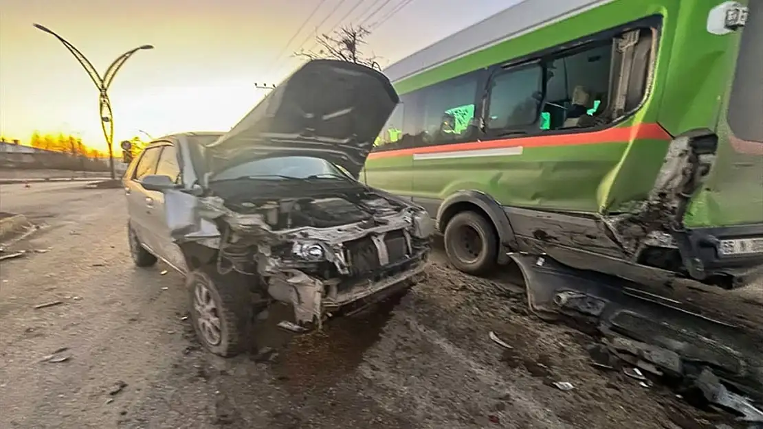 Van'da zincirleme trafik kazasında 1 kişi yaralandı