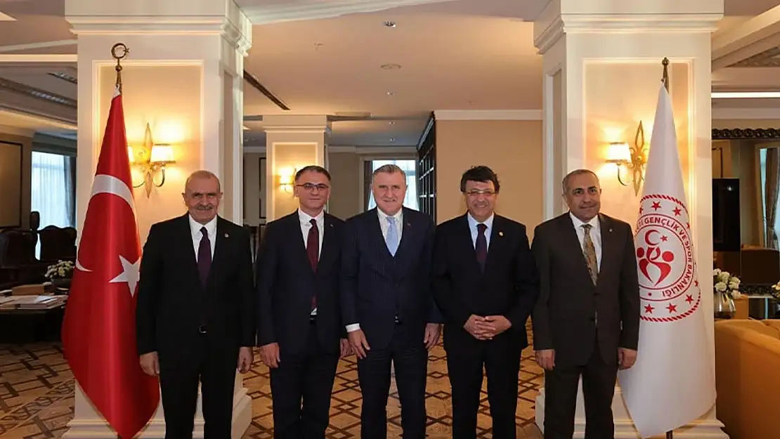 Van'dan Ankara'ya ziyaret! Spor yatırımlarının protokolü imzalandı