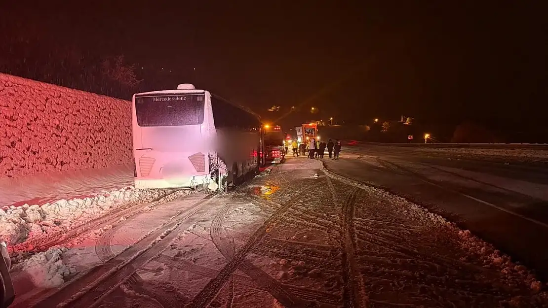 Van'dan Muğla'ya giden yolcu otobüsü kaza yaptı