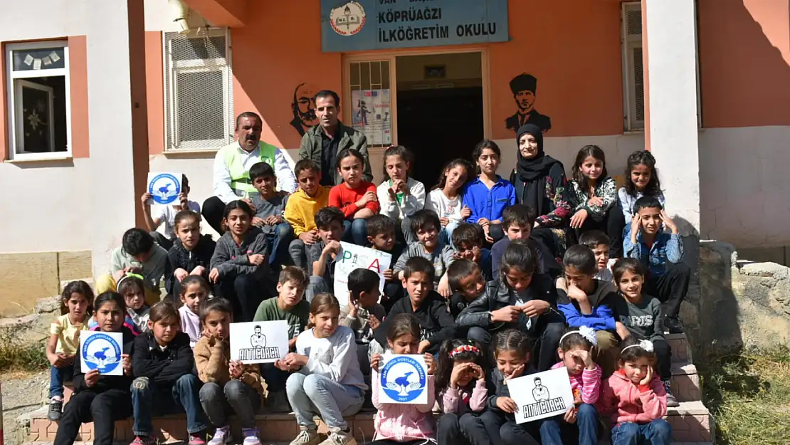 Van Gönül Dostları Derneği Başkale'li Çocukları Sevindirdi...!