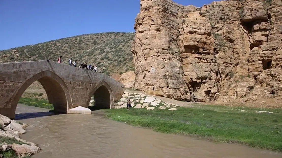 Van'ın peribacaları hayran bırakıyor