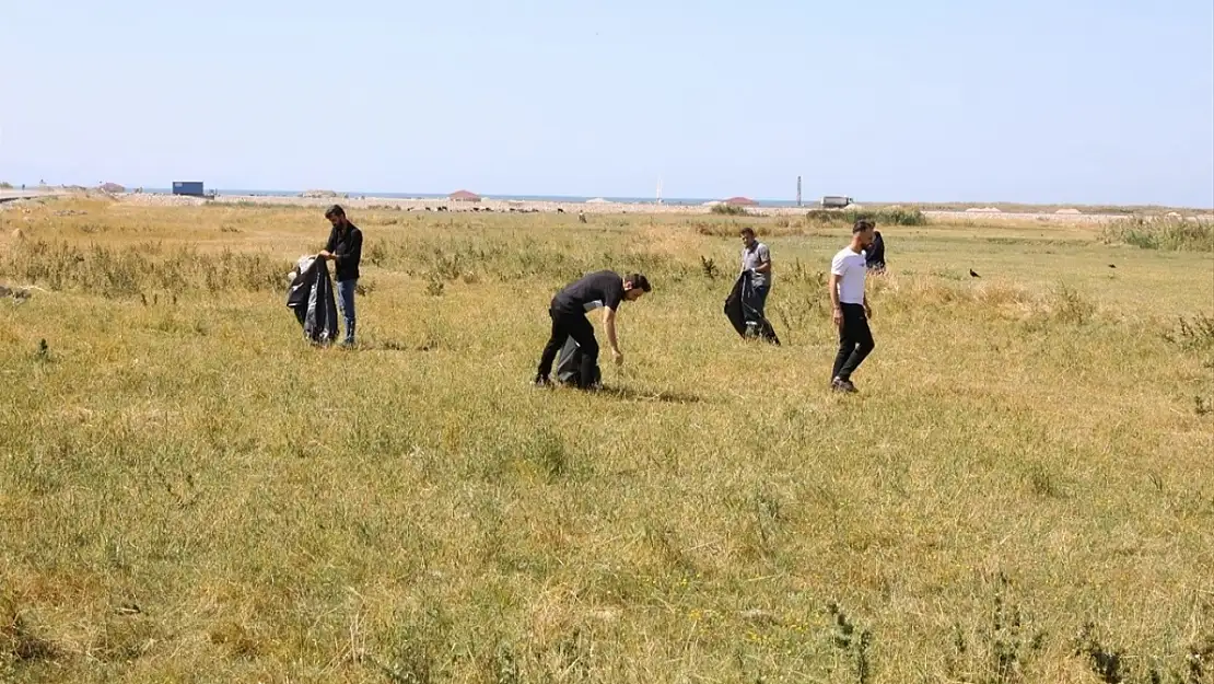 Van Kalesi ve Akköprü Deresi'nde Temizlik Yapıldı