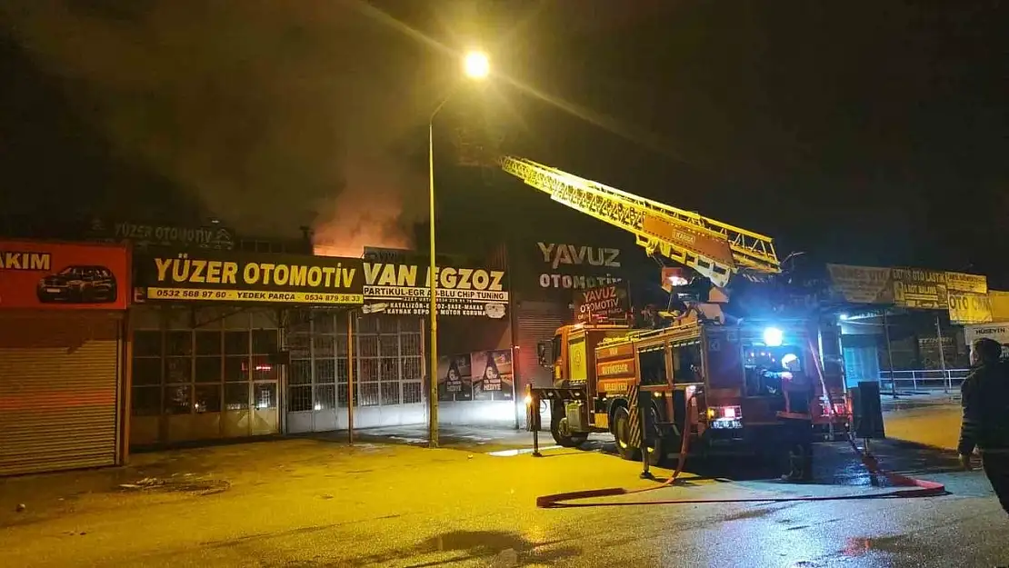 Van Oto Sanayi Sitesi'nde yangın