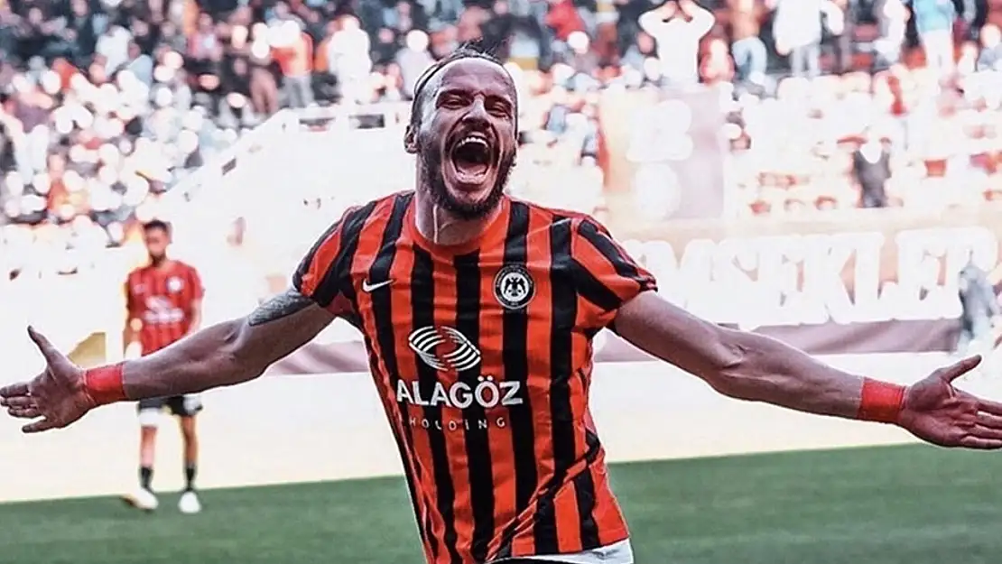 Van Spor, Sinan Kurumuş'u renklerine bağladı