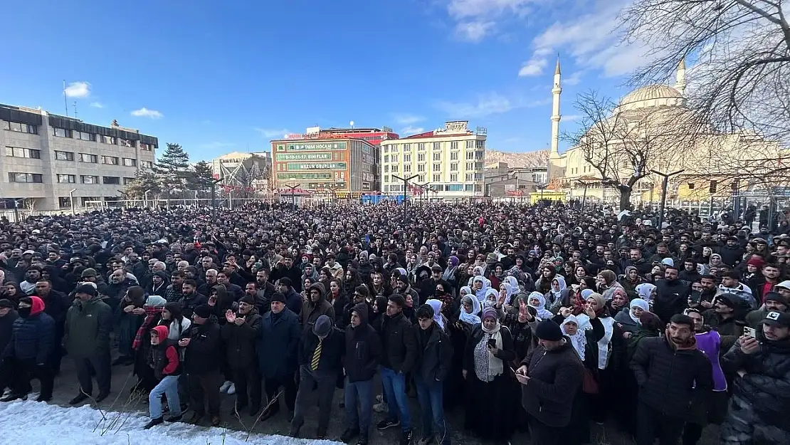 Vanlılar Abdullah Öcalan'ın yaptığı tarihi çağrıyı dinledi!