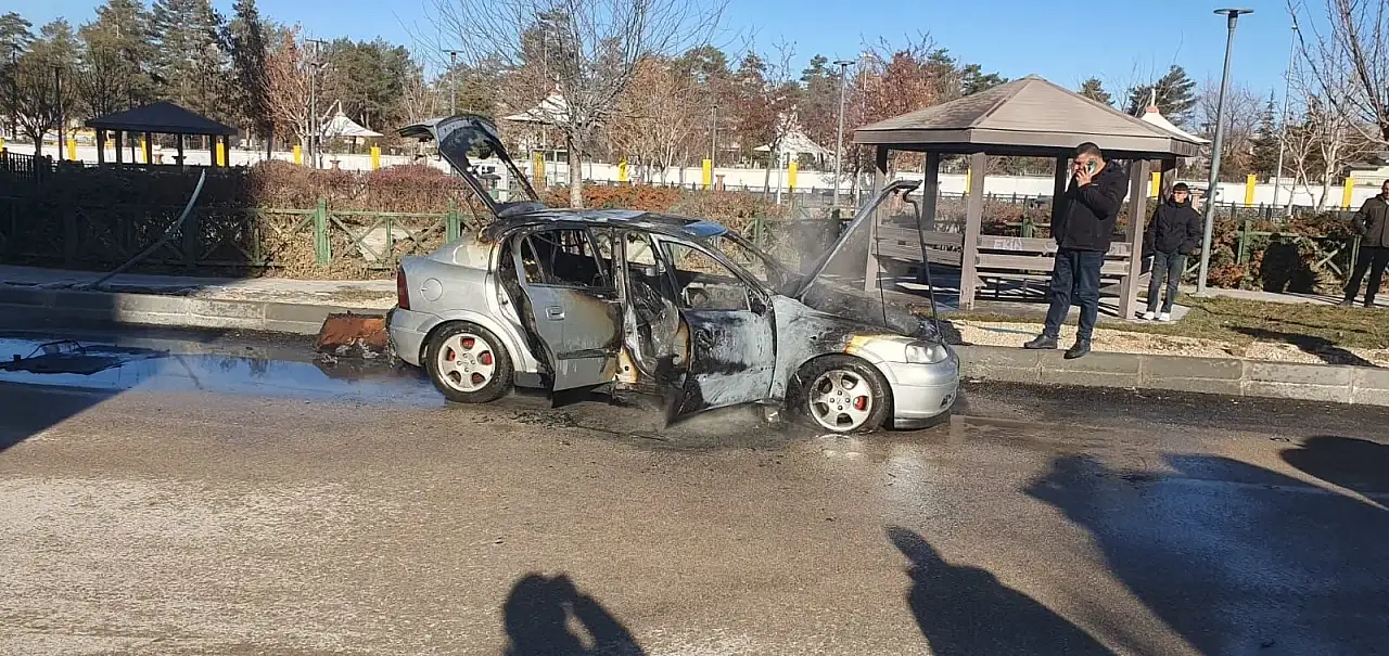 Van'da otomobil yangını korkuttu