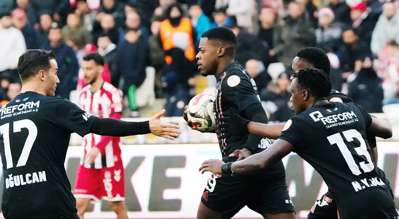 Vanspor'dan Sivas'ta nefes kesen geri dönüş: 3-1'den 3-3!