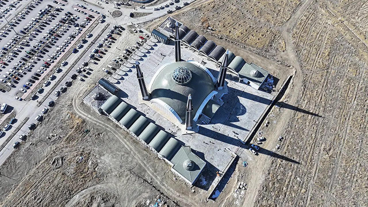 Van'daki Tıbbiye Camii ibadete açıldı