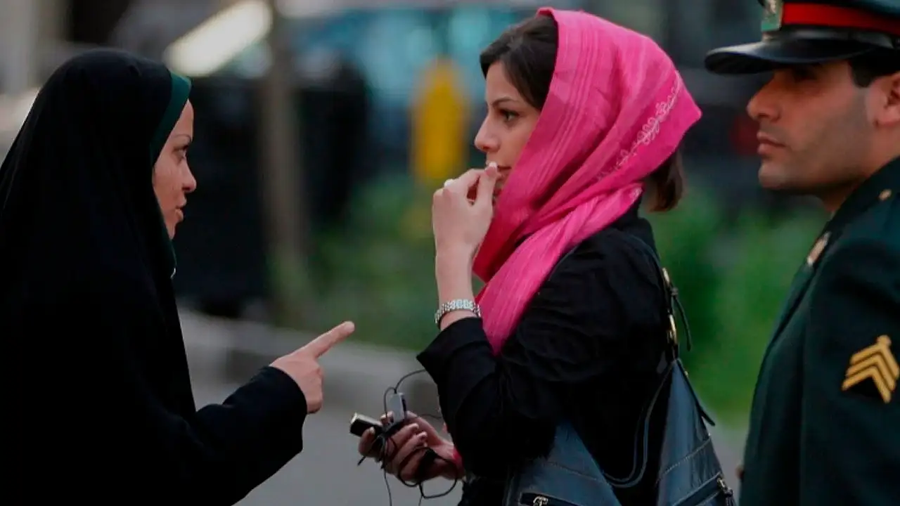 İran'da başörtü yasası askıya alındı!