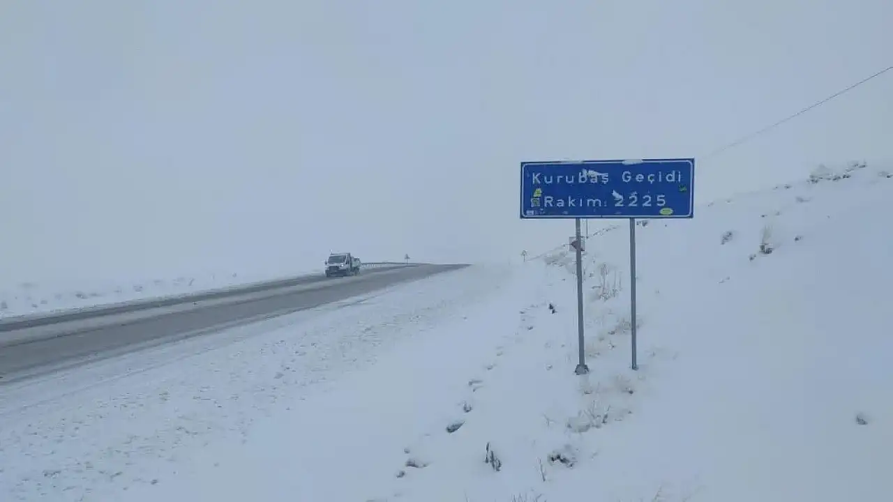 Van'da 102 yerleşim yerinin yolu ulaşıma kapandı