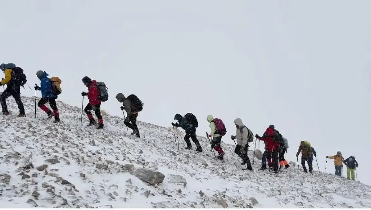 Artos Dağı'nda tipi ve fırtına: Dağcılar geri dönmek zorunda kaldı