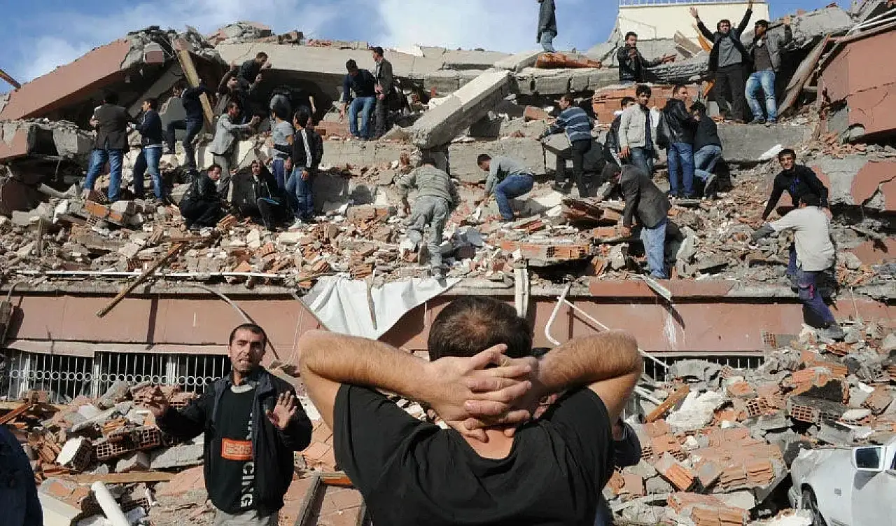 Yıkıcı Van depreminin üzerinden 14 yıl geçti!