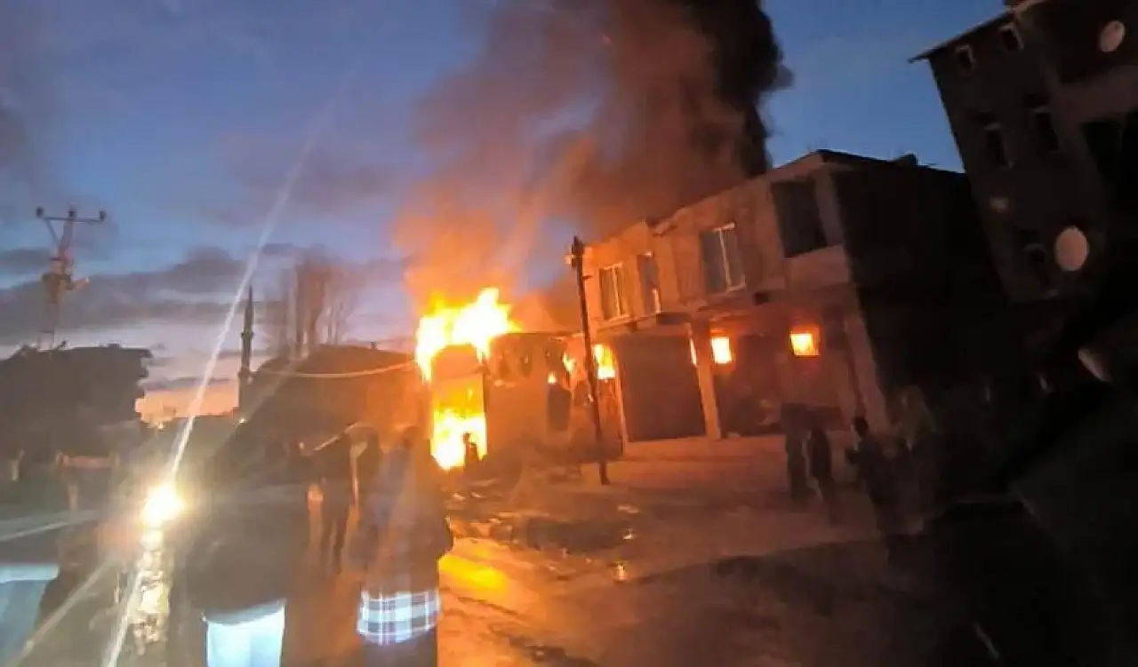 Van'da iş yerinde yangın paniği